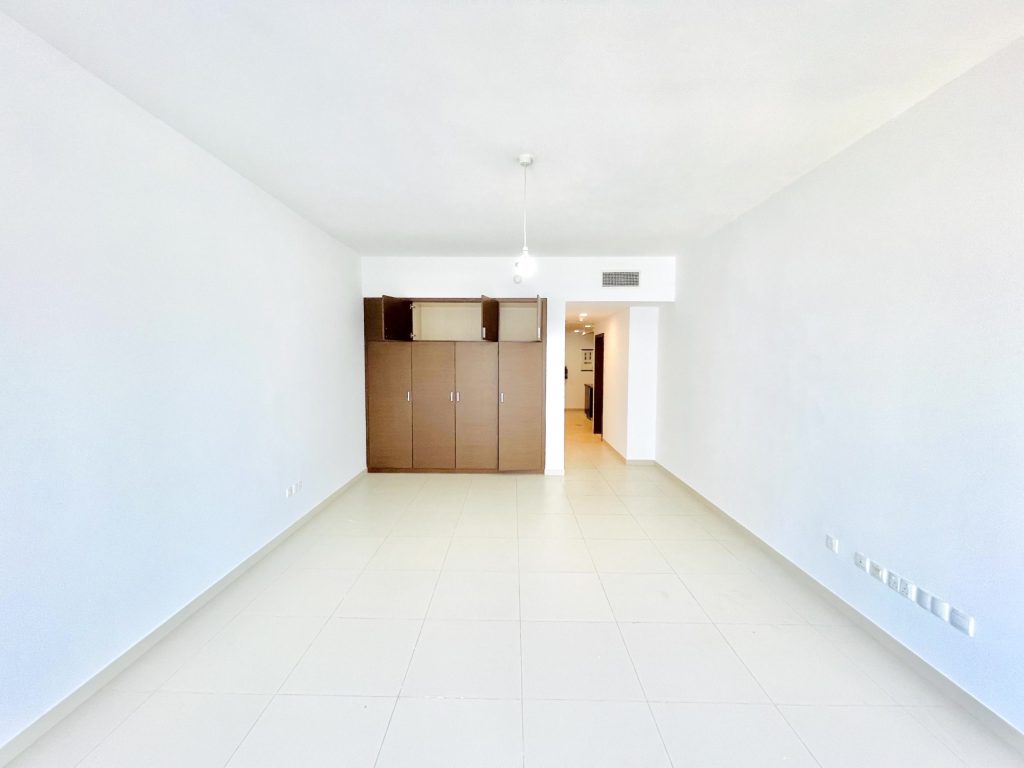 Apartment for rent in Abu Dhabi -relection-room